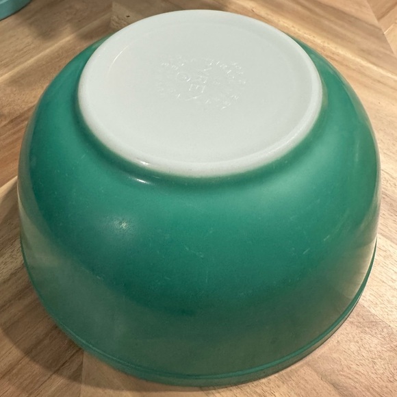Pyrex 404, 403, 401 Primary Yellow, Green Blue Vintage Nesting Mixing Bowls - Picture 5 of 13